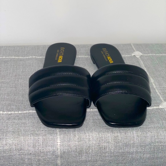 Shoes - Faux leather black slides